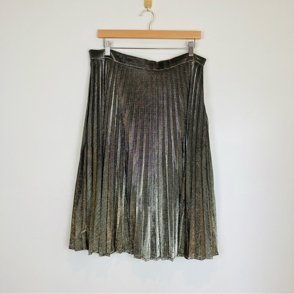 Lulu’s star shine pleated gold midi skirt. NWT size XL - Picture 4 of 7